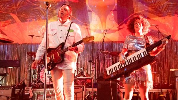 Arcade Fire英国巡演:乐队被指控性侵，粉丝敦促乐队取消演出