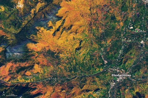阿迪朗达克山脉的秋天——卫星照片中充满活力的秋天色彩