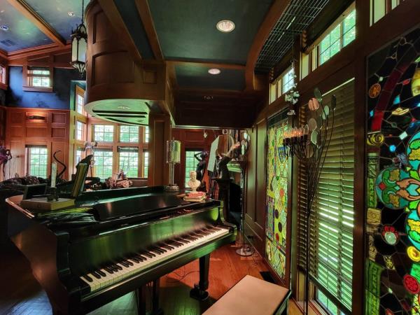 作曲家吉姆·斯坦曼(Jim Steinman)在康涅狄格州的房产标价为555万美元